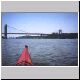 P vej ned af Hudson floden. George Washington Bridge.